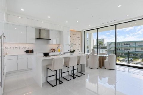 Adosado en venta en North Miami Beach, Florida, 4 dormitorios, 326.64 m2 № 2029400 - foto 8