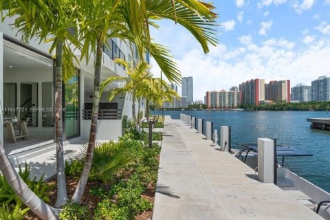 Adosado en venta en North Miami Beach, Florida, 4 dormitorios, 326.64 m2 № 2029400 - foto 3