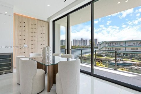Adosado en venta en North Miami Beach, Florida, 4 dormitorios, 326.64 m2 № 2029400 - foto 12
