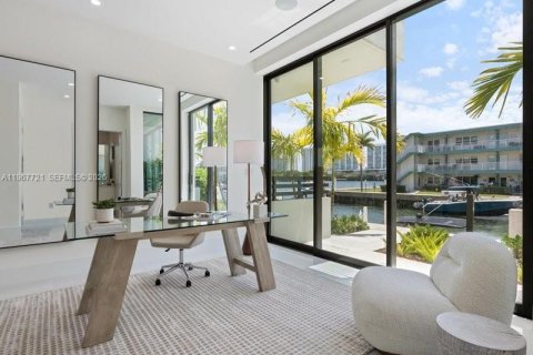Adosado en venta en North Miami Beach, Florida, 4 dormitorios, 326.64 m2 № 2029400 - foto 4