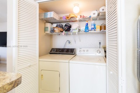 Condo in Coral Springs, Florida, 1 bedroom  № 1983700 - photo 23