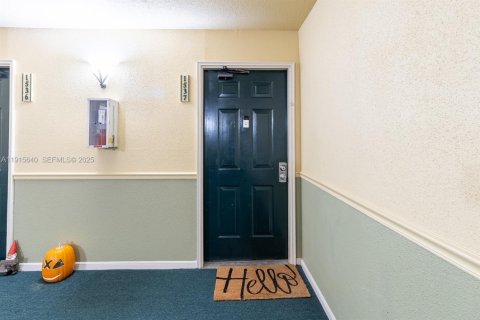 Condo in Coral Springs, Florida, 1 bedroom  № 1983700 - photo 4