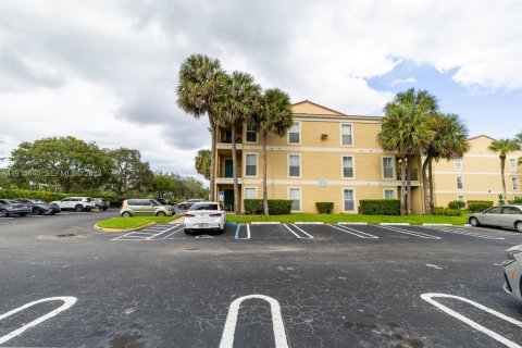 Condo in Coral Springs, Florida, 1 bedroom  № 1983700 - photo 1