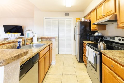 Condo in Coral Springs, Florida, 1 bedroom  № 1983700 - photo 11