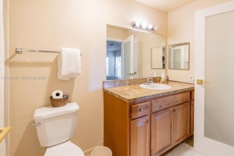Condo in Coral Springs, Florida, 1 bedroom  № 1983700 - photo 17