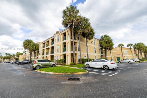 Condo in Coral Springs, Florida, 1 bedroom  № 1983700 - photo 2