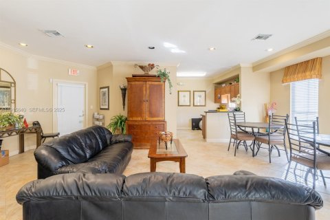Condo in Coral Springs, Florida, 1 bedroom  № 1983700 - photo 27