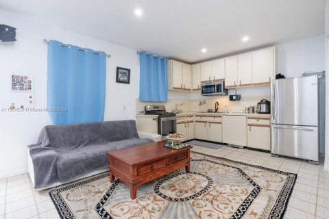 Commercial property in Miami, Florida 274.99 sq.m. № 1937512 - photo 10