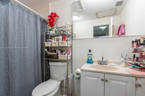 Commercial property in Miami, Florida 274.99 sq.m. № 1937512 - photo 20