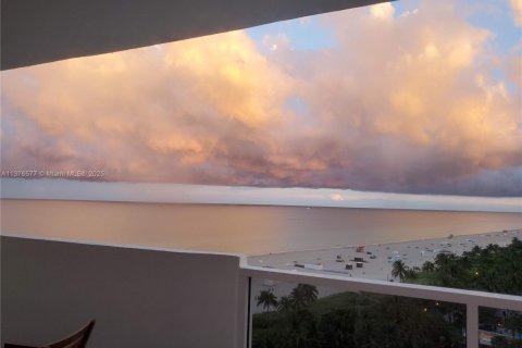 Condo in Miami Beach, Florida, 1 bedroom  № 1963061 - photo 2