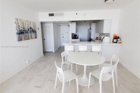 Condo in Miami Beach, Florida, 1 bedroom  № 1963061 - photo 19