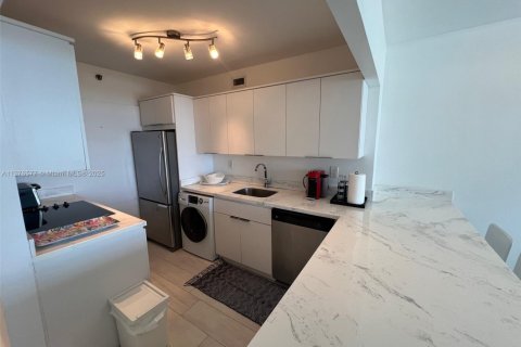 Condo in Miami Beach, Florida, 1 bedroom  № 1963061 - photo 21