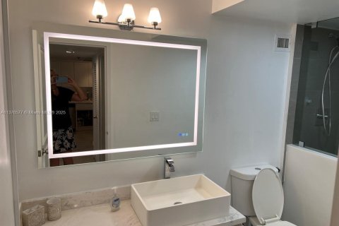 Condo in Miami Beach, Florida, 1 bedroom  № 1963061 - photo 26