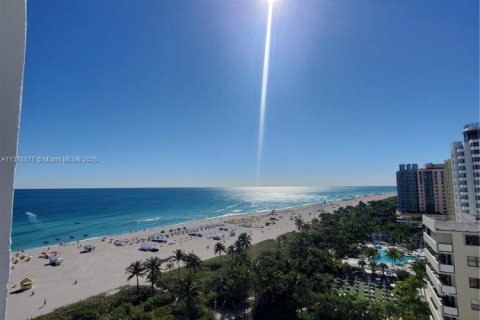 Condo in Miami Beach, Florida, 1 bedroom  № 1963061 - photo 1