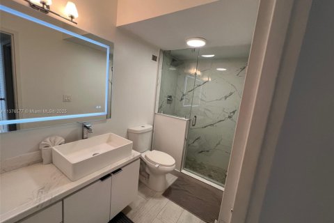 Condo in Miami Beach, Florida, 1 bedroom  № 1963061 - photo 27
