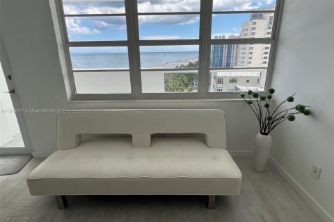 Condo in Miami Beach, Florida, 1 bedroom  № 1963061 - photo 12