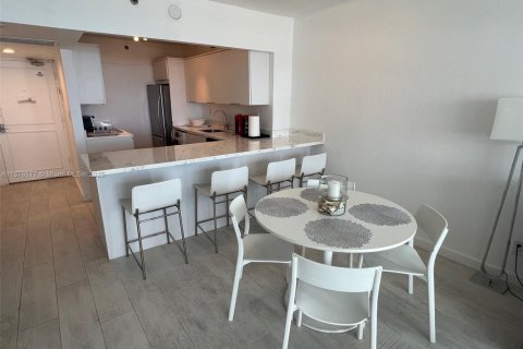 Condo in Miami Beach, Florida, 1 bedroom  № 1963061 - photo 18