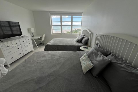 Condo in Miami Beach, Florida, 1 bedroom  № 1963061 - photo 24