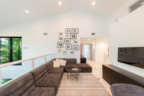 House in Key Biscayne, Florida 6 bedrooms, 311.78 sq.m. № 2089790 - photo 18