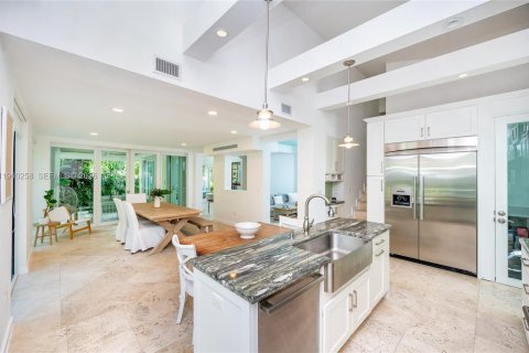 House in Key Biscayne, Florida 6 bedrooms, 311.78 sq.m. № 2089790 - photo 14