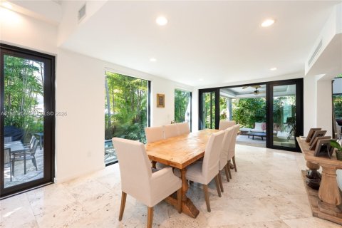 House in Key Biscayne, Florida 6 bedrooms, 311.78 sq.m. № 2089790 - photo 8