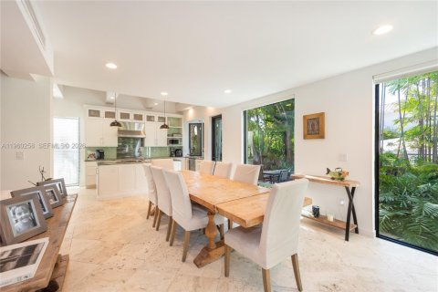 House in Key Biscayne, Florida 6 bedrooms, 311.78 sq.m. № 2089790 - photo 9