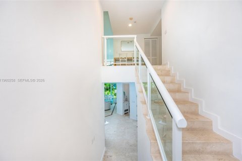 House in Key Biscayne, Florida 6 bedrooms, 311.78 sq.m. № 2089790 - photo 16