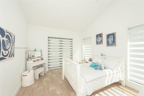 House in Key Biscayne, Florida 6 bedrooms, 311.78 sq.m. № 2089790 - photo 28