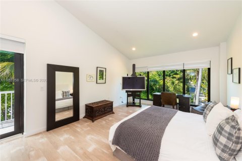 House in Key Biscayne, Florida 6 bedrooms, 311.78 sq.m. № 2089790 - photo 19