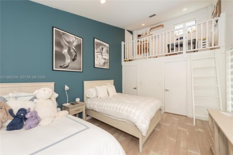 House in Key Biscayne, Florida 6 bedrooms, 311.78 sq.m. № 2089790 - photo 30