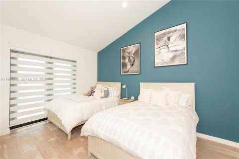 House in Key Biscayne, Florida 6 bedrooms, 311.78 sq.m. № 2089790 - photo 29
