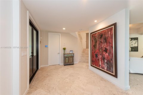 House in Key Biscayne, Florida 6 bedrooms, 311.78 sq.m. № 2089790 - photo 4