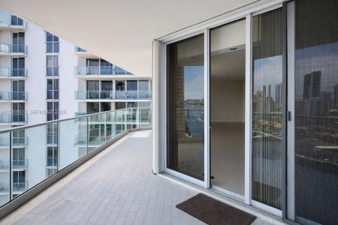 Condo in Aventura, Florida, 2 bedrooms № 2252891 - photo 5