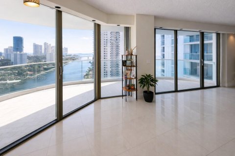 Condo in Aventura, Florida, 2 bedrooms № 2252891 - photo 6