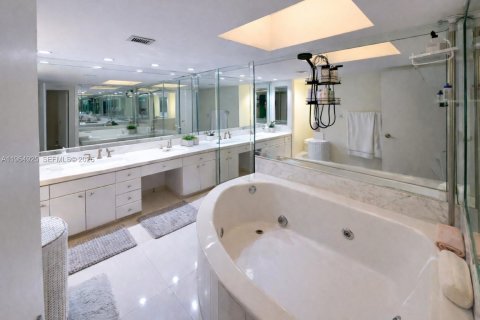 Condo in Aventura, Florida, 2 bedrooms № 2252891 - photo 14
