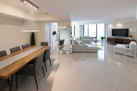 Condo in Aventura, Florida, 2 bedrooms № 2252891 - photo 8