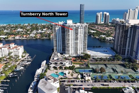 Condo in Aventura, Florida, 2 bedrooms № 2252891 - photo 24
