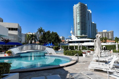 Condo in Aventura, Florida, 2 bedrooms № 2252891 - photo 23
