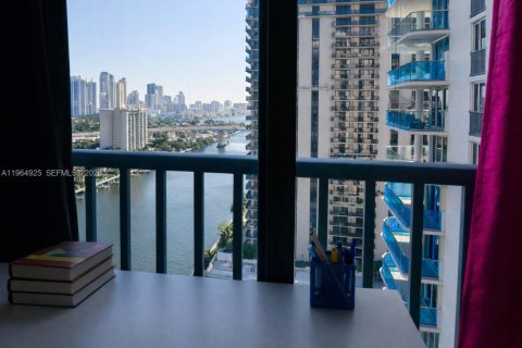 Condo in Aventura, Florida, 2 bedrooms № 2252891 - photo 16