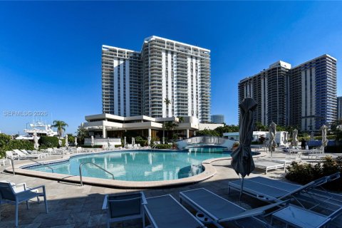 Condo in Aventura, Florida, 2 bedrooms № 2252891 - photo 22