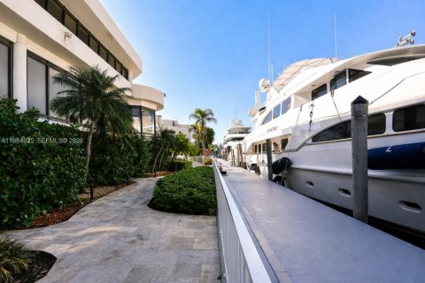 Condo in Aventura, Florida, 2 bedrooms № 2252891 - photo 18