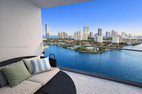 Condo in Aventura, Florida, 2 bedrooms № 2252891