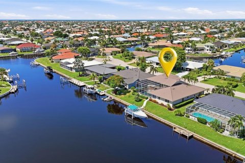Villa ou maison à vendre à Punta Gorda, Floride: 4 chambres, 298.12 m2 № 2302345 - photo 5