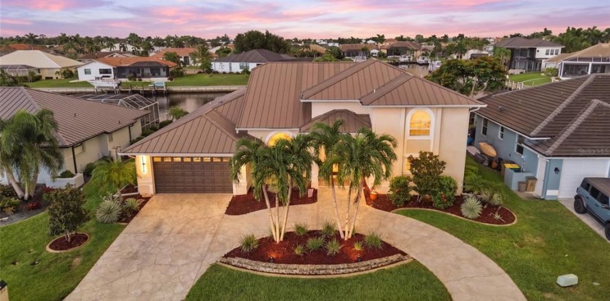 Villa ou maison à Punta Gorda, Floride 4 chambres, 298.12 m2 № 2302345
