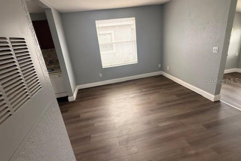 House in Clermont, Florida 2 bedrooms, 74.88 sq.m. № 1853106 - photo 5