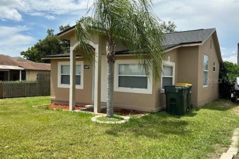 House in Clermont, Florida 2 bedrooms, 74.88 sq.m. № 1853106 - photo 1