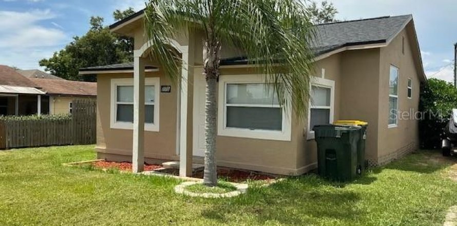 House in Clermont, Florida 2 bedrooms, 74.88 sq.m. № 1853106