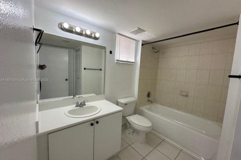 Condo in Miami Gardens, Florida, 3 bedrooms № 1965812 - photo 11