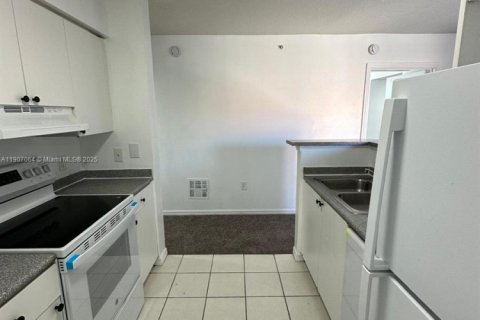 Condo in Miami Gardens, Florida, 3 bedrooms № 1965812 - photo 5