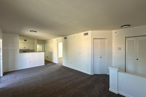 Condo in Miami Gardens, Florida, 3 bedrooms № 1965812 - photo 2